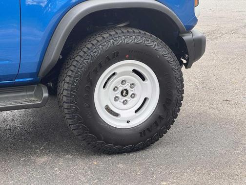 Velocity Blue Metallic 2026 Ford Bronco Heritage Edition