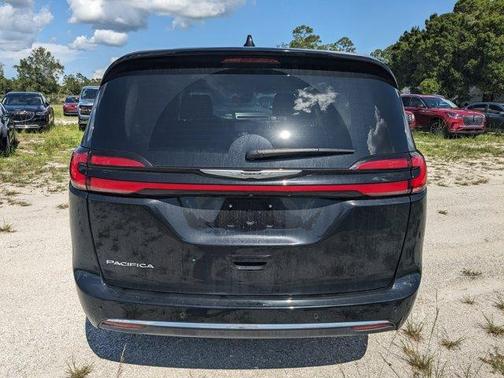 2024 Chrysler Pacifica Touring-L