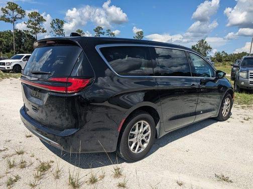 2024 Chrysler Pacifica Touring-L