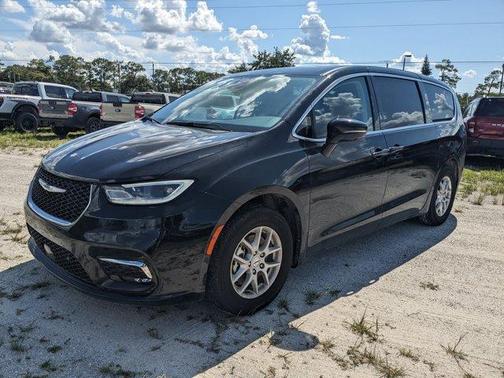 2024 Chrysler Pacifica Touring-L