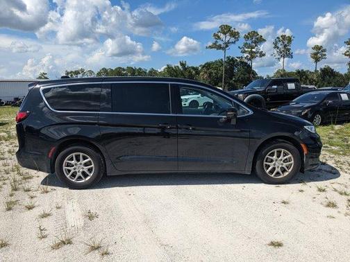 2024 Chrysler Pacifica Touring-L