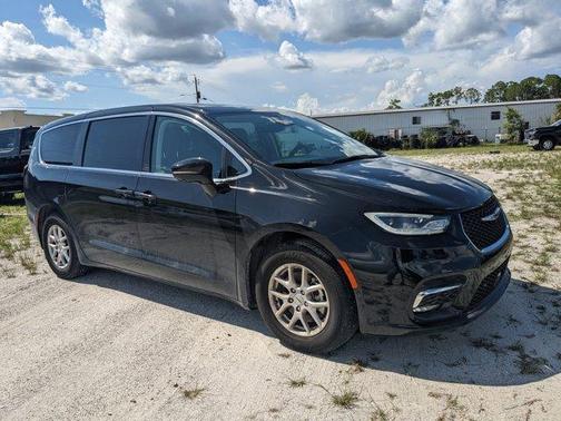 2024 Chrysler Pacifica Touring-L