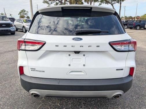 Oxford White 2022 Ford Escape SE