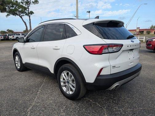 Oxford White 2022 Ford Escape SE