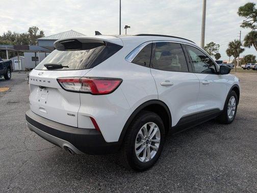 Oxford White 2022 Ford Escape SE