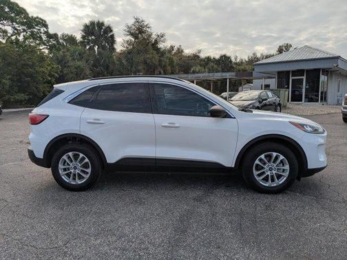 Oxford White 2022 Ford Escape SE