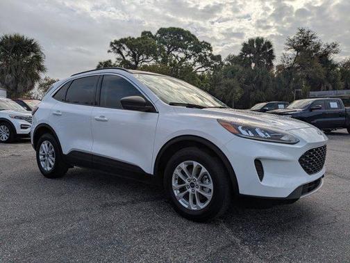 Oxford White 2022 Ford Escape SE