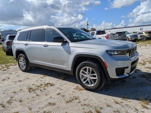 2022 Jeep Grand Cherokee L Laredo