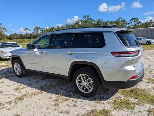 2022 Jeep Grand Cherokee L Laredo