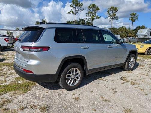 2022 Jeep Grand Cherokee L Laredo