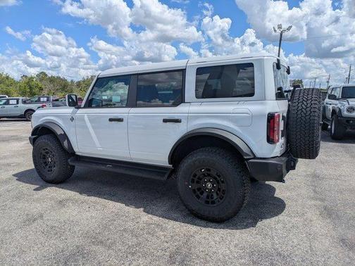 Oxford White 2026 Ford Bronco Outer Banks