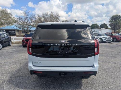 Oxford White 2025 Ford Expedition Active