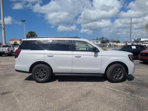 Oxford White 2025 Ford Expedition Active