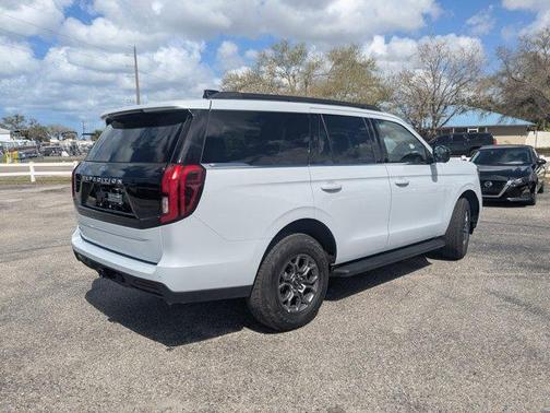 Oxford White 2025 Ford Expedition Active
