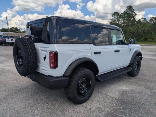 Oxford White 2026 Ford Bronco Outer Banks
