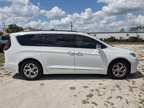 2022 Chrysler Pacifica Limited