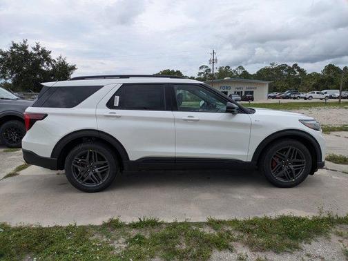 Star White 2026 Ford Explorer ST-Line