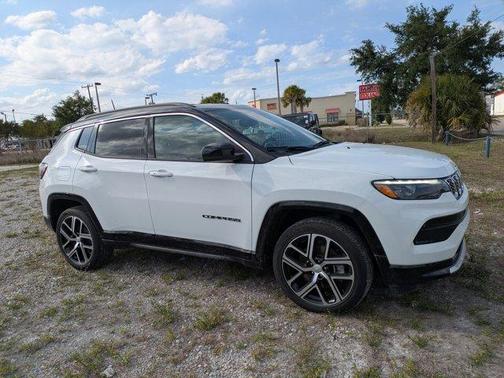 Bright White Clearcoat 2024 Jeep Compass Limited