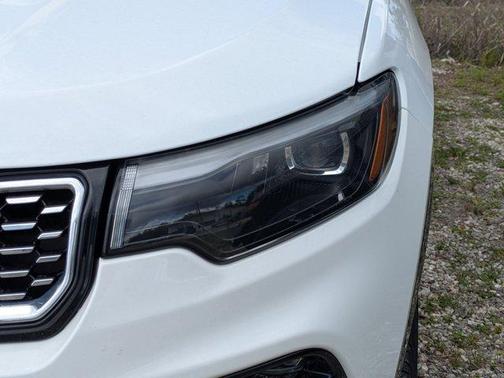 Bright White Clearcoat 2024 Jeep Compass Limited