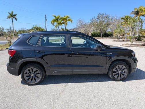Deep Black Pearl Effect 2023 Volkswagen Taos 1.5T S