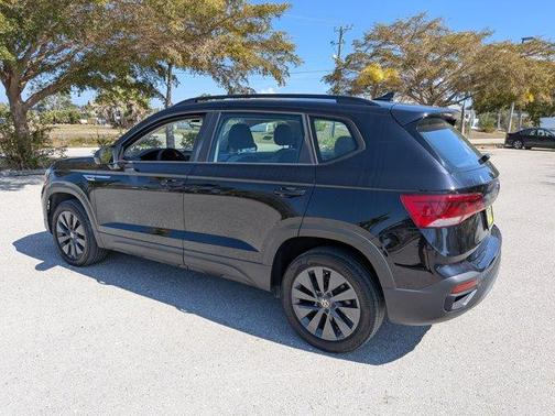 Deep Black Pearl Effect 2023 Volkswagen Taos 1.5T S