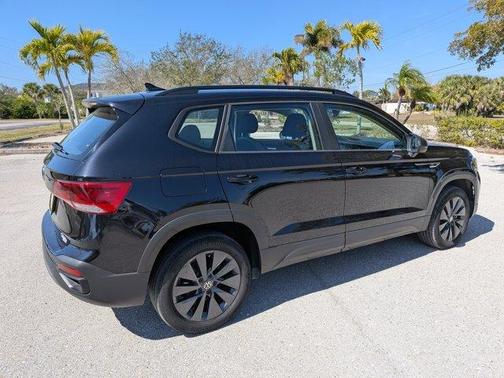 Deep Black Pearl Effect 2023 Volkswagen Taos 1.5T S
