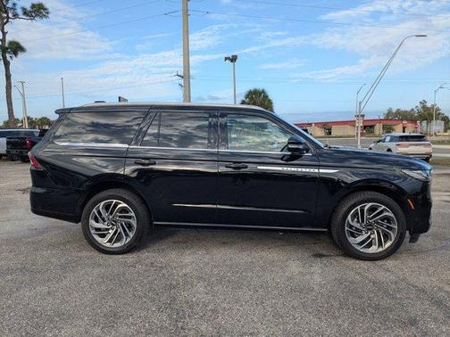 Infinite Black Metallic 2025 Lincoln Navigator Reserve