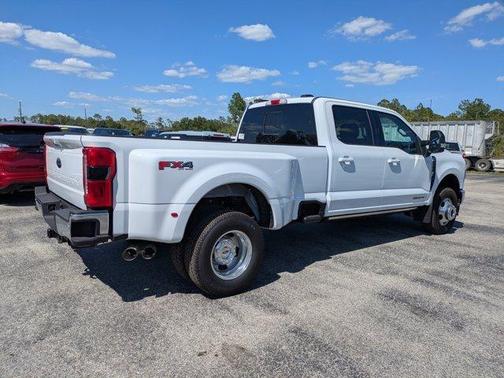 Oxford White 2026 Ford F-350 Lariat Super Duty
