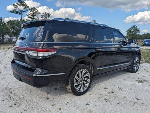 2022 Lincoln Navigator L Reserve