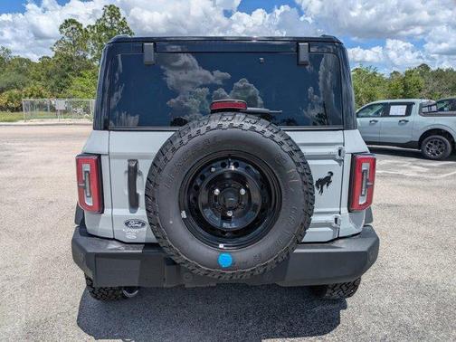 Avalanche Gray 2026 Ford Bronco Outer Banks