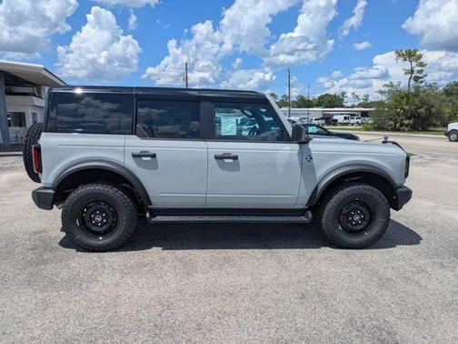 Avalanche Gray 2026 Ford Bronco Outer Banks