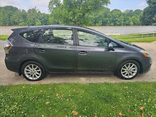 2012 Toyota Prius v Five