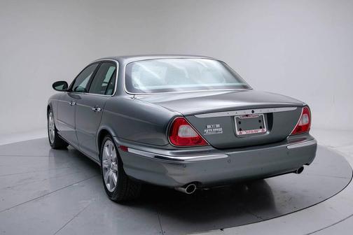2004 Jaguar XJ Base