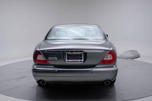 2004 Jaguar XJ Base