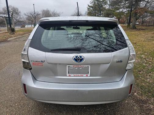 2012 Toyota Prius v Five