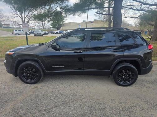 Brilliant Black Crystal Pearlcoat 2015 Jeep Cherokee Latitude