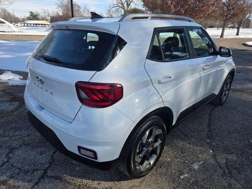 2021 Hyundai VENUE SEL