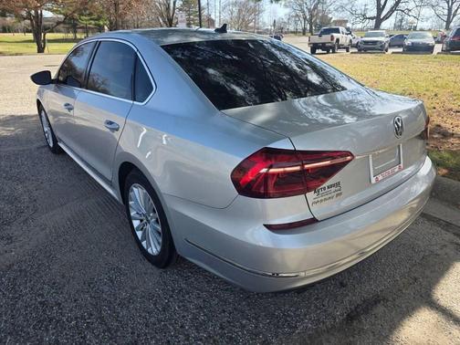 2017 Volkswagen Passat 1.8T SE