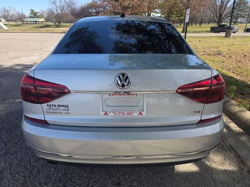 2017 Volkswagen Passat 1.8T SE