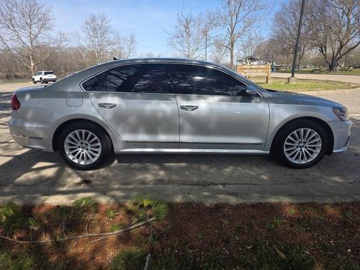 2017 Volkswagen Passat 1.8T SE