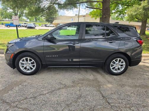 Iron Gray Metallic 2022 Chevrolet Equinox LS