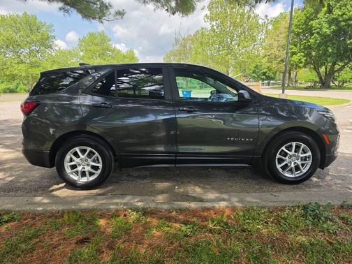 Iron Gray Metallic 2022 Chevrolet Equinox LS