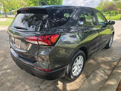 Iron Gray Metallic 2022 Chevrolet Equinox LS