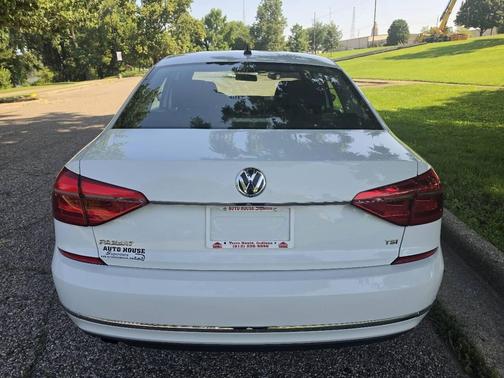 Pure White 2016 Volkswagen Passat 1.8T S