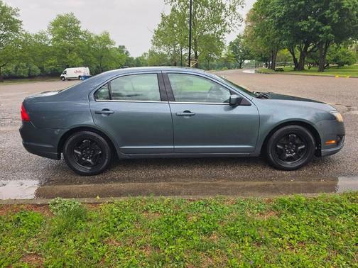 Blue 2011 Ford Fusion SE