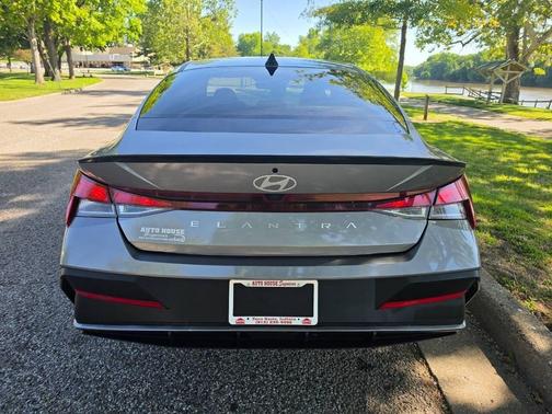 Fluid Metal 2025 Hyundai ELANTRA Sport