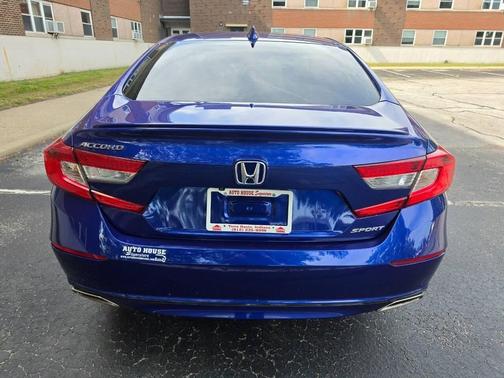 Still Night Pearl 2018 Honda Accord Sport