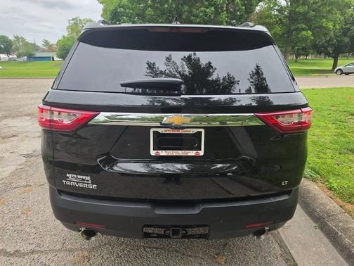 Mosaic Black Metallic 2021 Chevrolet Traverse LT Leather