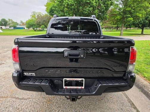 Midnight Black Metallic 2018 Toyota Tacoma TRD Pro