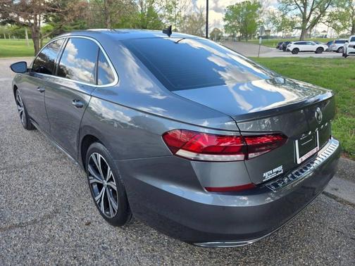 2022 Volkswagen Passat 2.0T SE